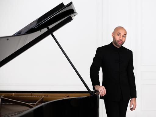 Aaron Diehl at a piano